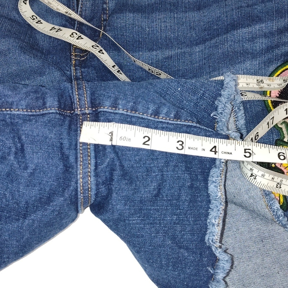 Jurassic Park's Women's Jeans Shorts Size 22 With Dinosaur Patches - Picture 6 of 8